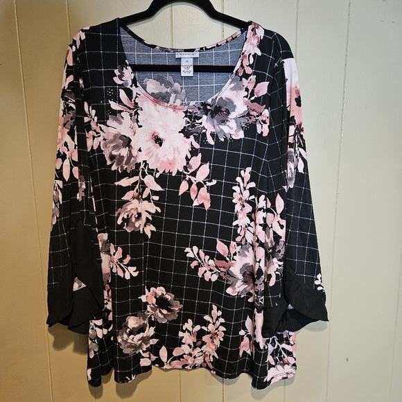 Catherines Tops - Catherine's Plus-Size 2X Floral Bell Sleeve Top, flowy, stretchy